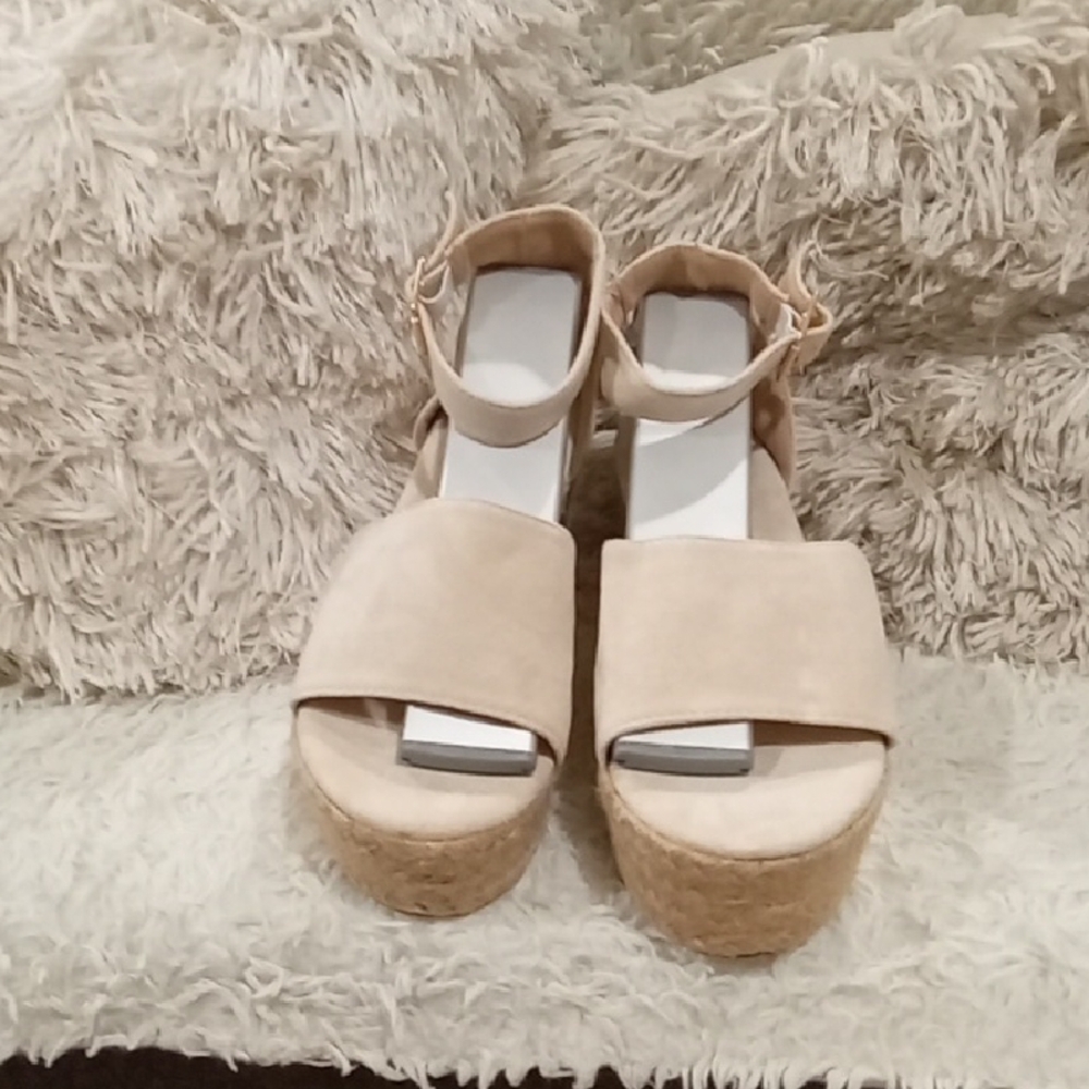 Source Unknown Tan Platform Shoes with Secure Ankle Strap